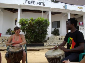 stage de percussions africaines en Guinée